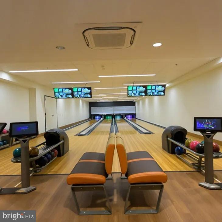 5901 Mt Eagle Drive, Unit 1009 Alexandria, VA 22303 - Photo 14 of 17 a room with gym equipment