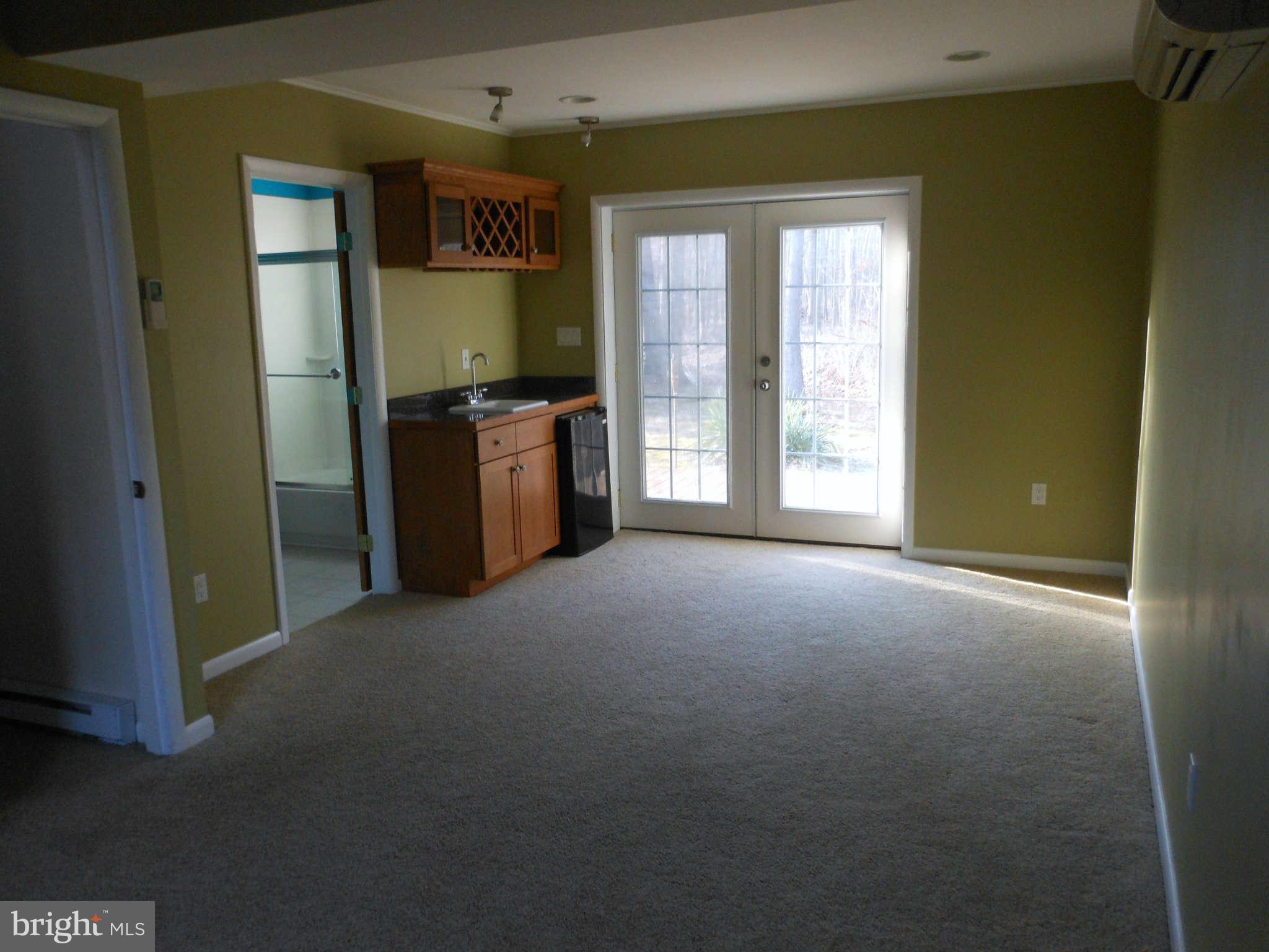 1527 Cedarhurst Road Shady Side, MD 20764 - Photo 14 of 23 Family Room