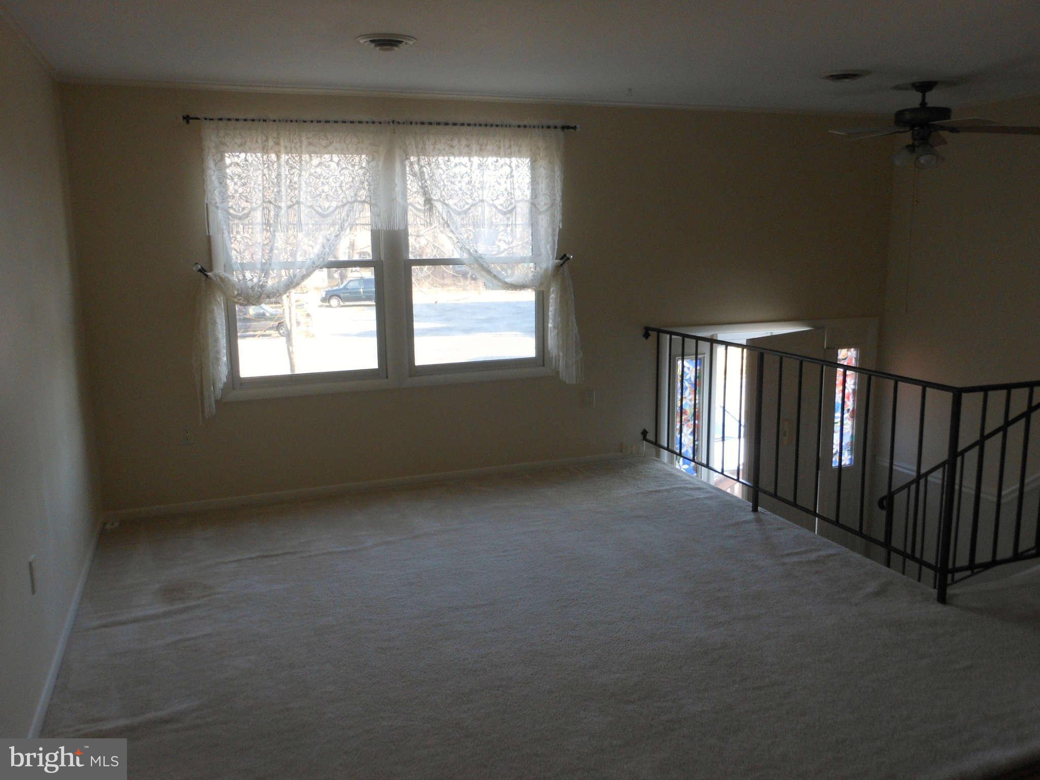 1527 Cedarhurst Road Shady Side, MD 20764 - Photo 4 of 23 Living Room