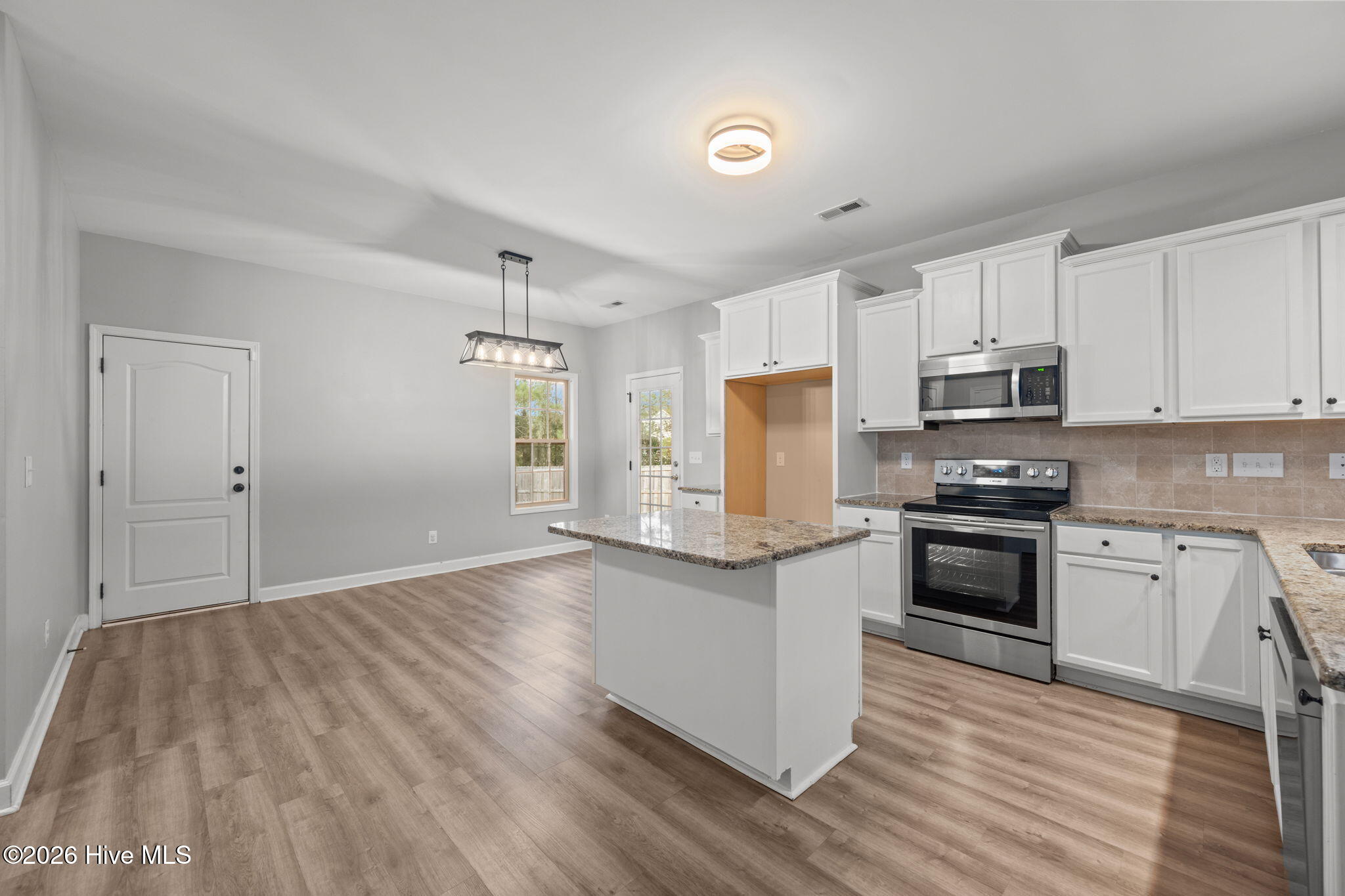 303 First Post Road Jacksonville, NC 28546 - Photo 6 of 50 33-web-or-mls-_RAD1992