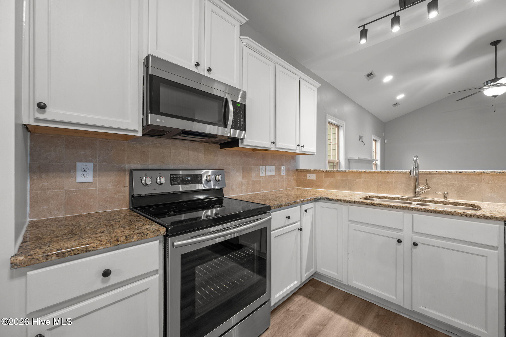 303 First Post Road Jacksonville, NC 28546 - Photo 7 of 50 36-web-or-mls-_RAD2004