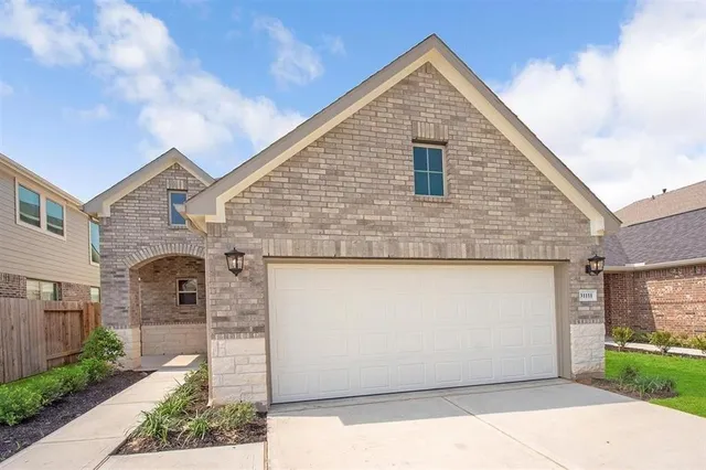 $1,950 | 1435 Cecilia Vines Drive, Conroe, TX 77301