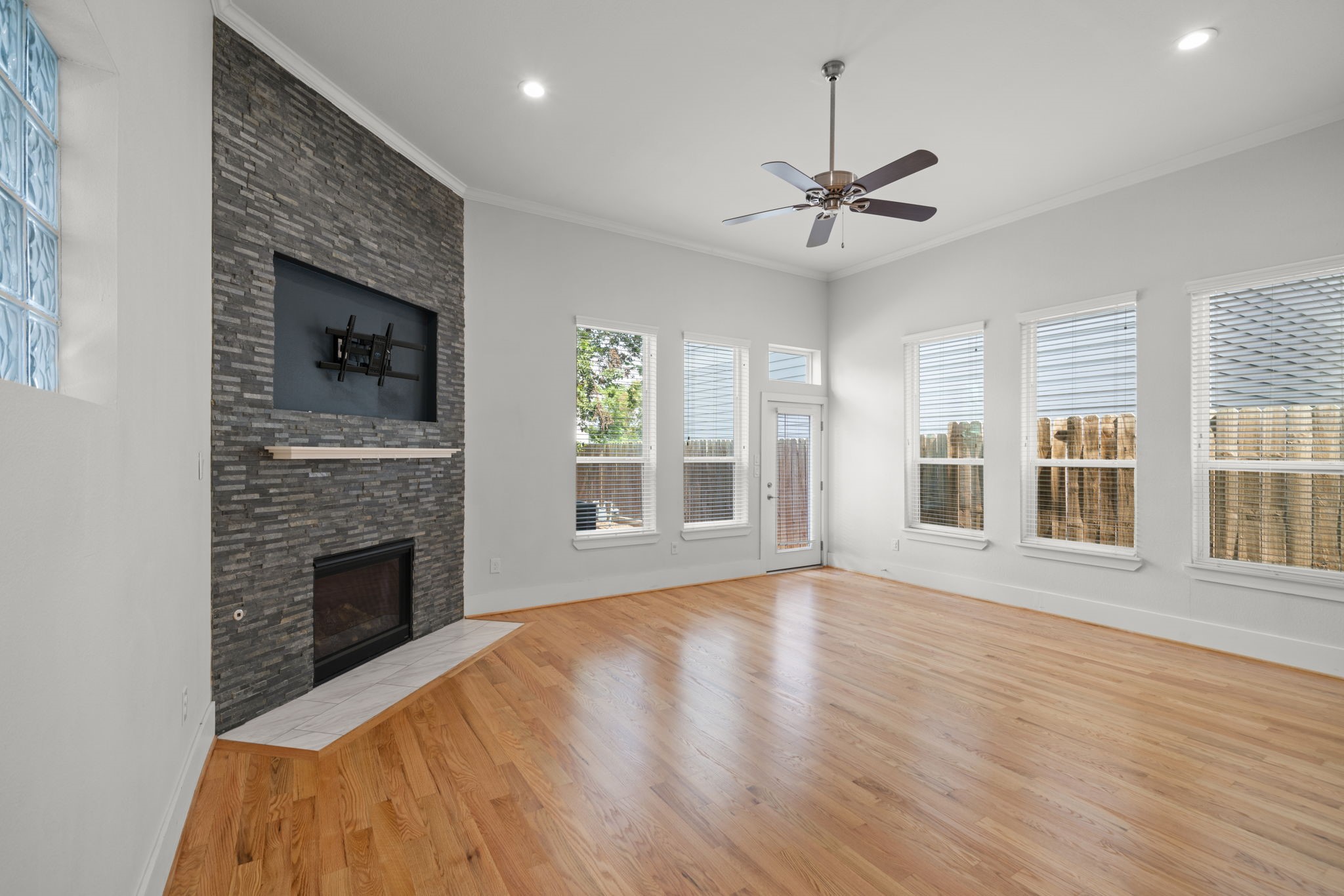 206 Burr Street, Unit A Houston, TX 77011 - Photo 17 of 46