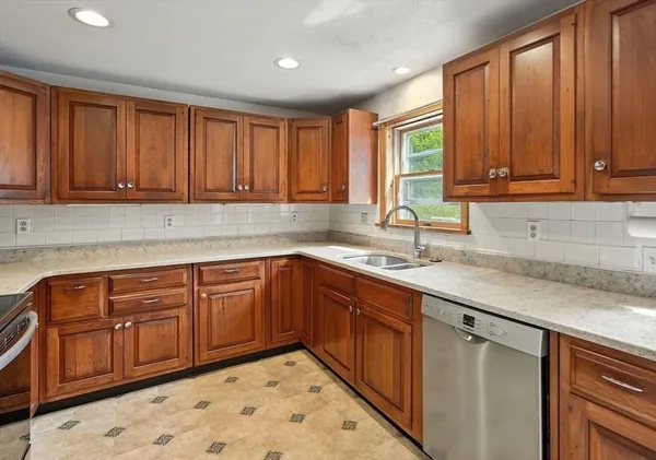 $760,000 | 178 West Pomeroy Lane, Amherst, MA 01002