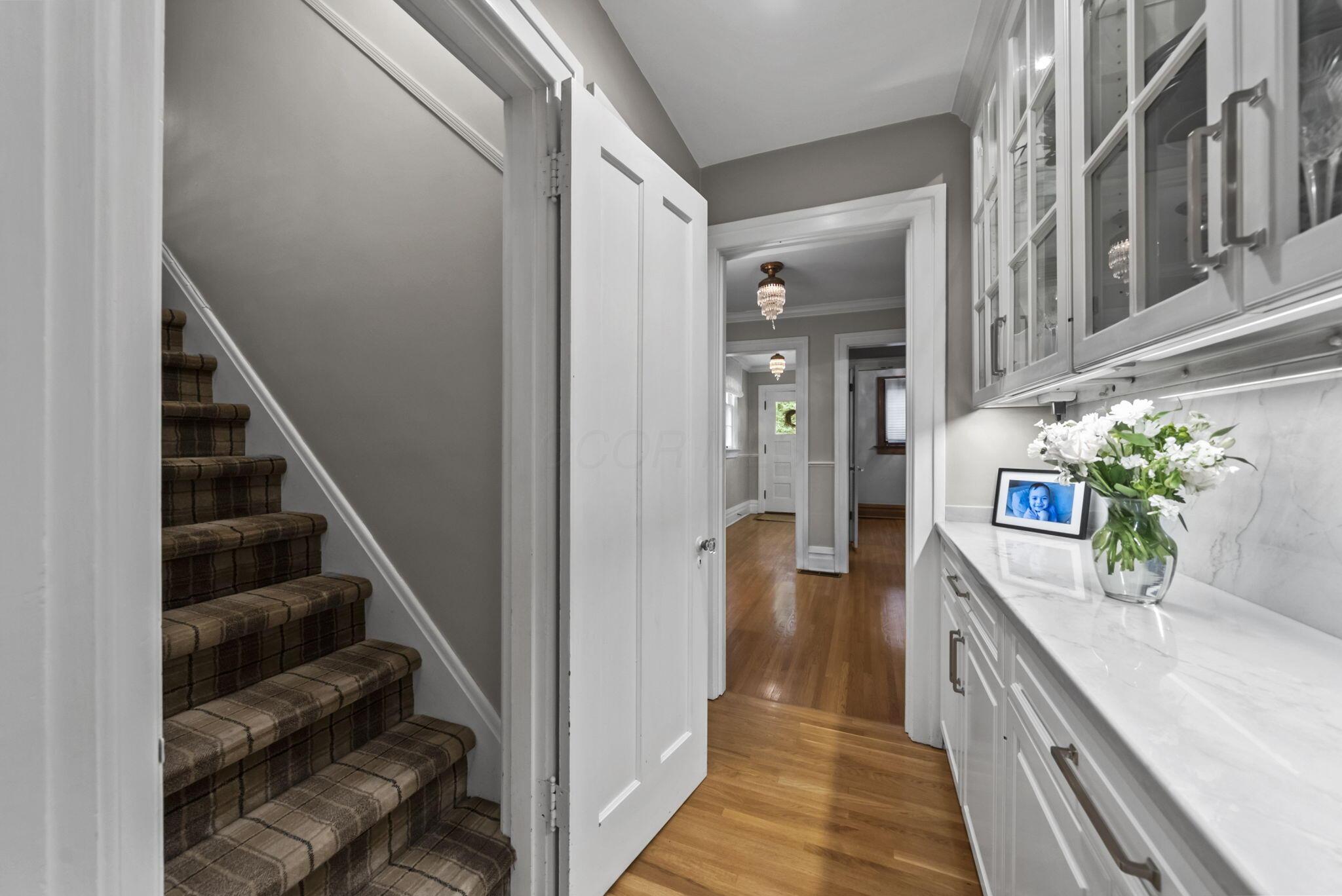 1875 Roxbury Road Upper Arlington, OH 43212 - Photo 39 of 97 Back Staircase
