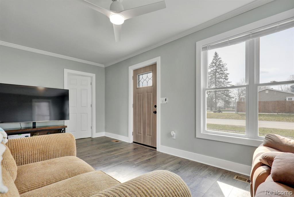 315 East Meier Street Capac, MI 48014 - Photo 5 of 18