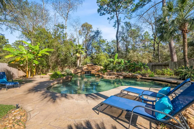 a view of a garden with an empty space