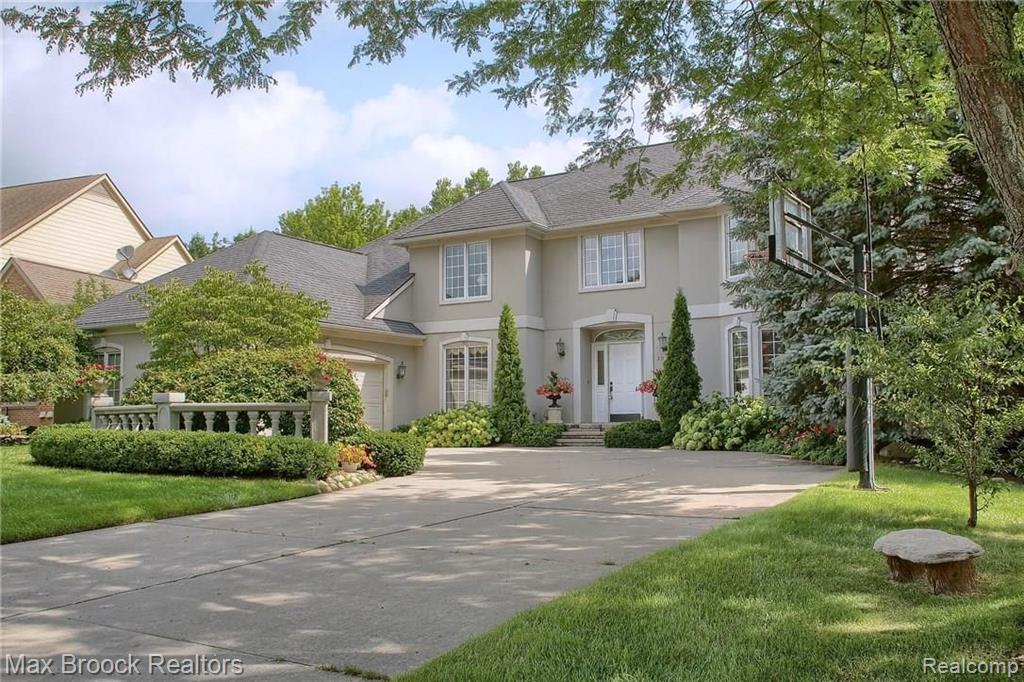 30755 Country Ridge Circle Farmington Hills, MI 48331 - Photo 2 of 42