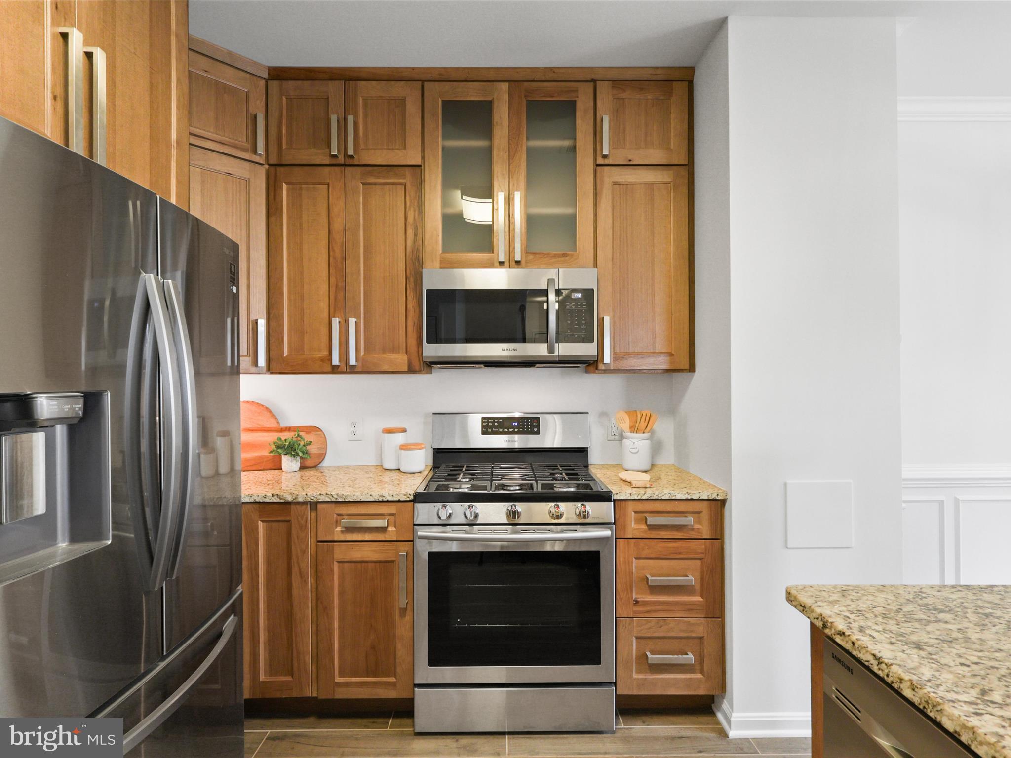 14592 Kylewood Way Gainesville, VA 20155 - Photo 11 of 60 a kitchen with stainless steel appliances granite countertop a stove microwave and refrigerator