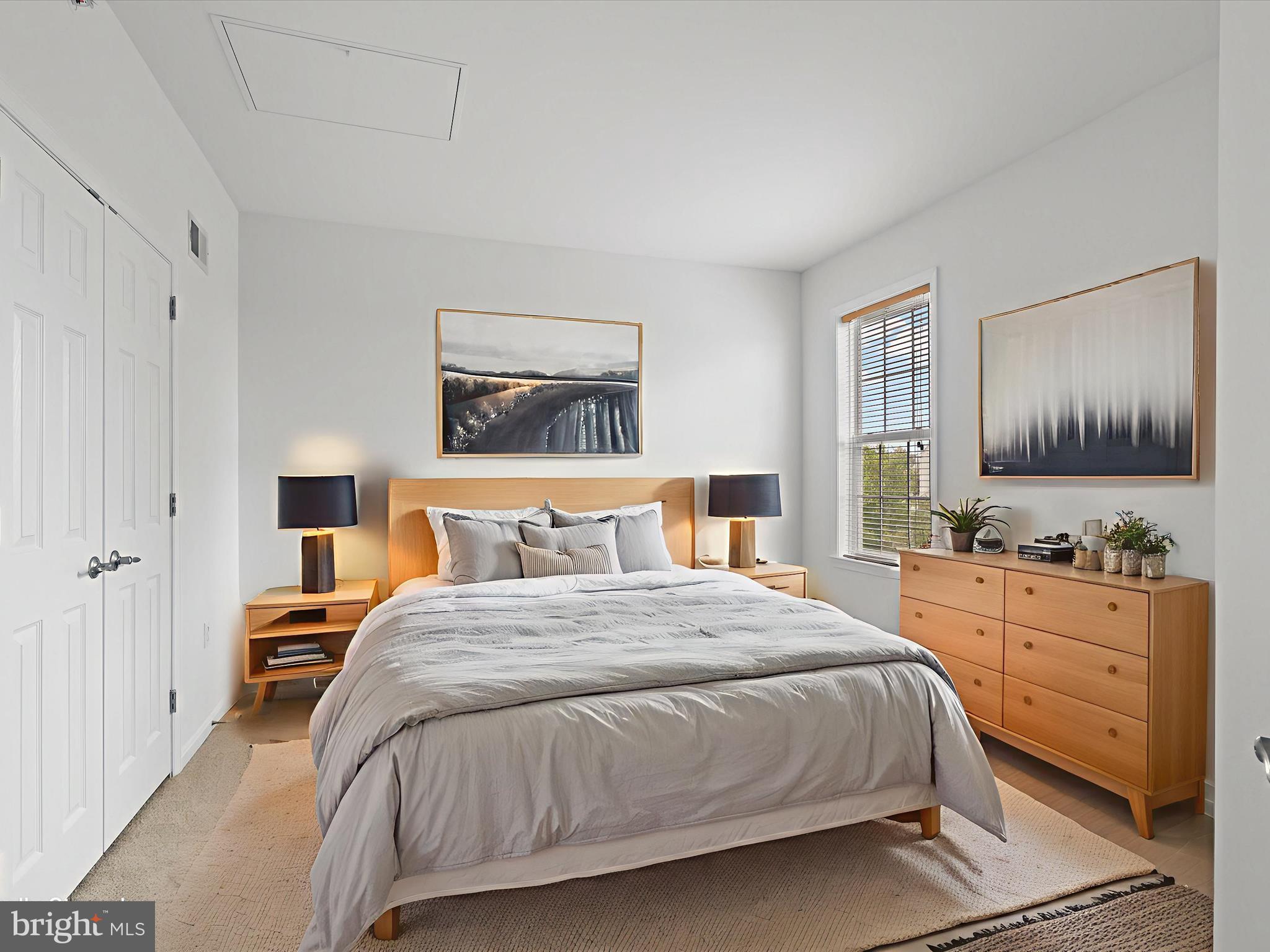 14592 Kylewood Way Gainesville, VA 20155 - Photo 25 of 60 a bedroom with a bed and a dresser