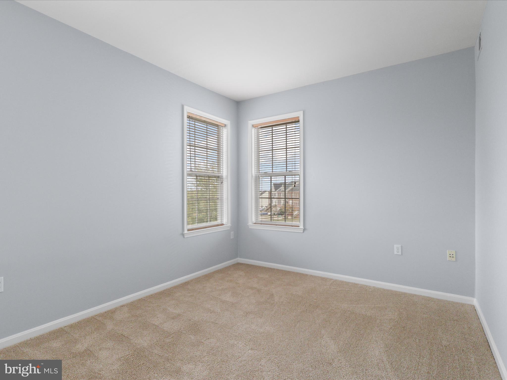 14592 Kylewood Way Gainesville, VA 20155 - Photo 28 of 60 an empty room with windows