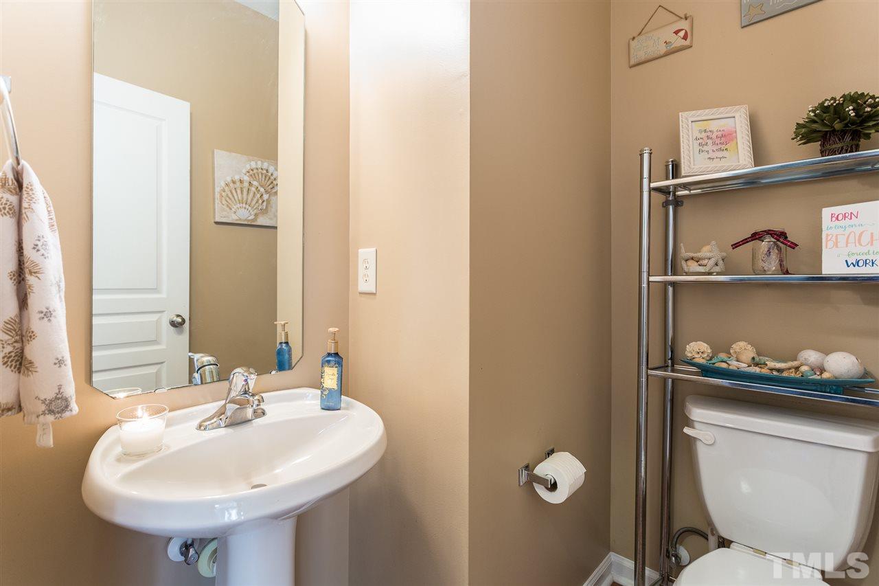 5514 Crescentview Parkway Raleigh, NC 27606 - Photo 14 of 29