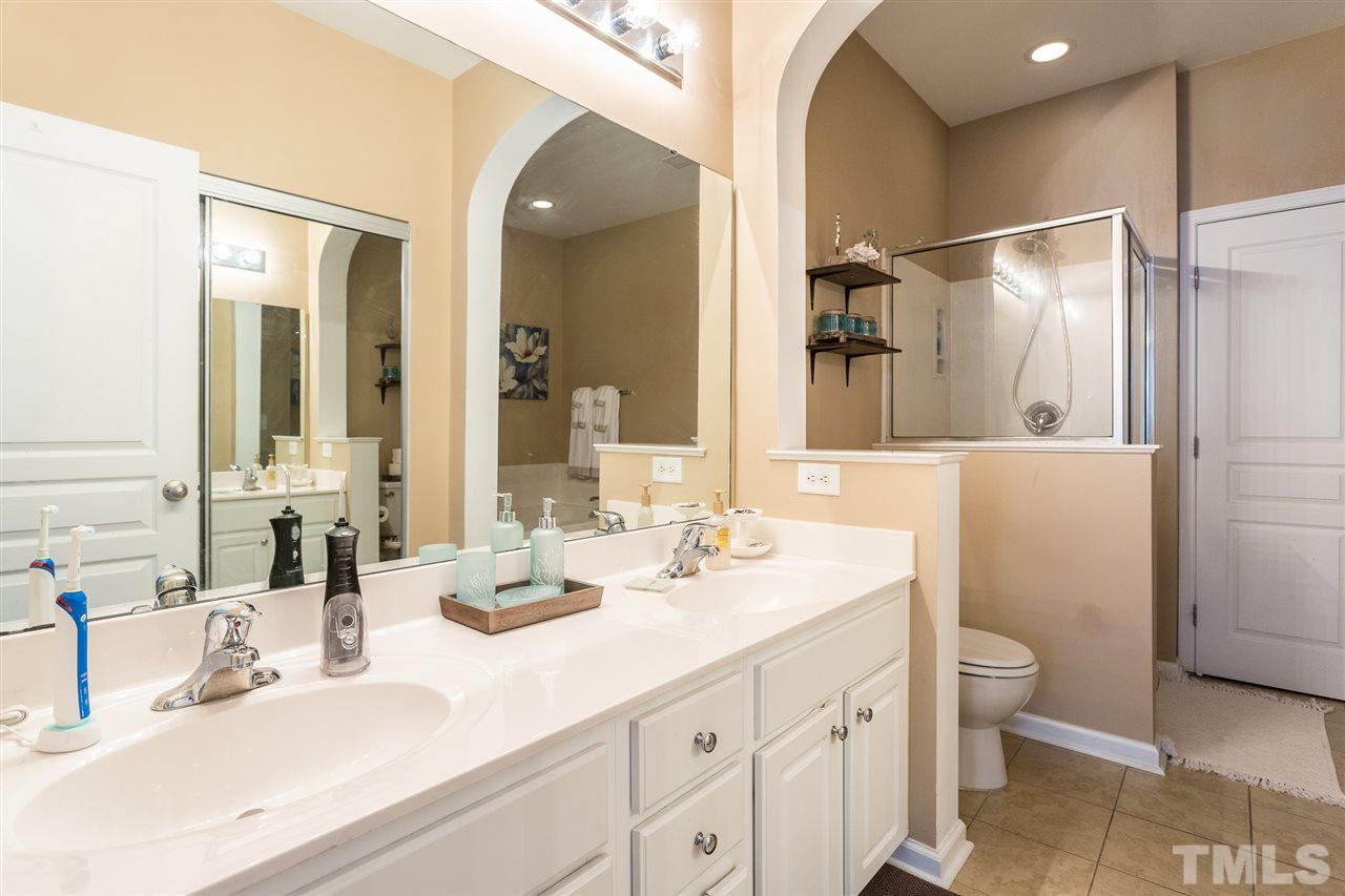 5514 Crescentview Parkway Raleigh, NC 27606 - Photo 16 of 29