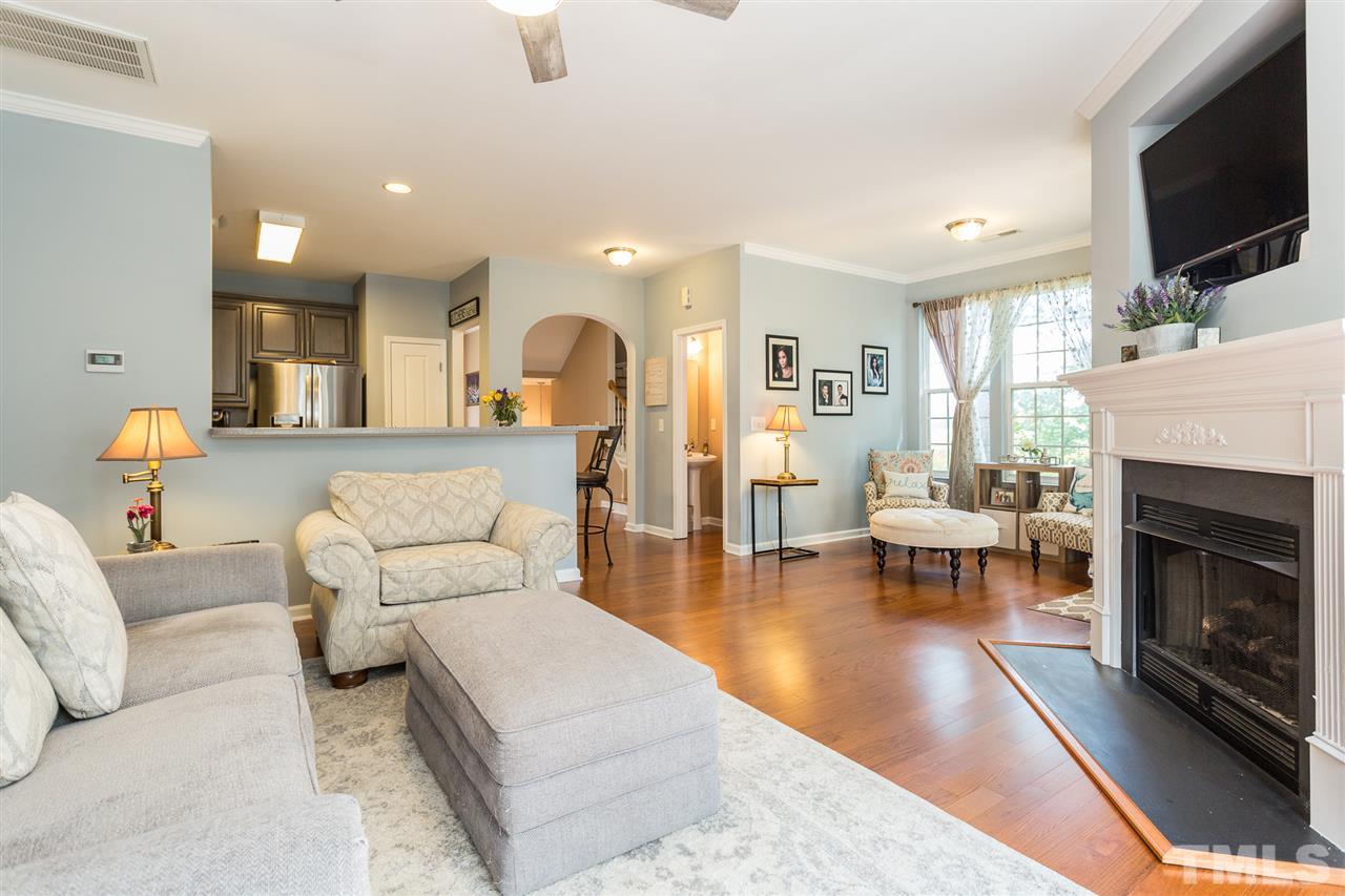 5514 Crescentview Parkway Raleigh, NC 27606 - Photo 3 of 29