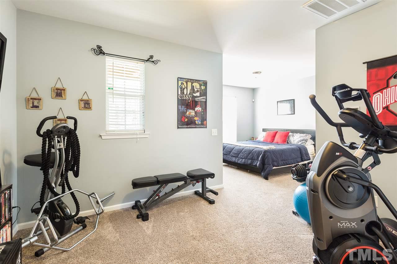 5514 Crescentview Parkway Raleigh, NC 27606 - Photo 23 of 29