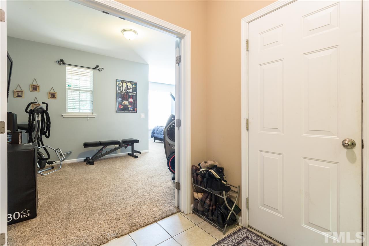 5514 Crescentview Parkway Raleigh, NC 27606 - Photo 25 of 29