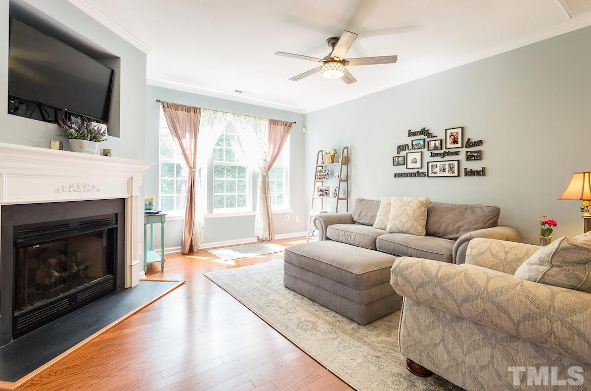 5514 Crescentview Parkway Raleigh, NC 27606 - Photo 4 of 29