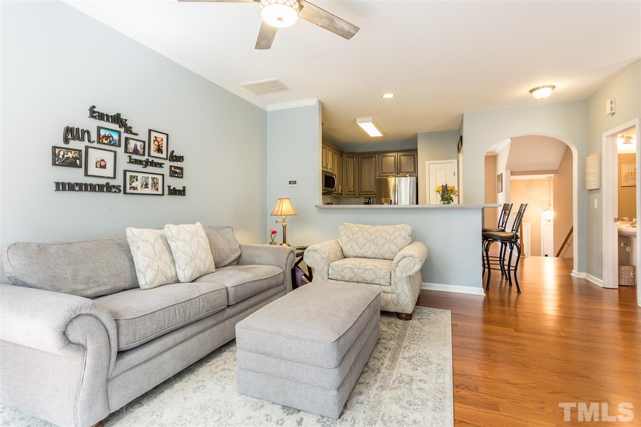5514 Crescentview Parkway Raleigh, NC 27606 - Photo 5 of 29