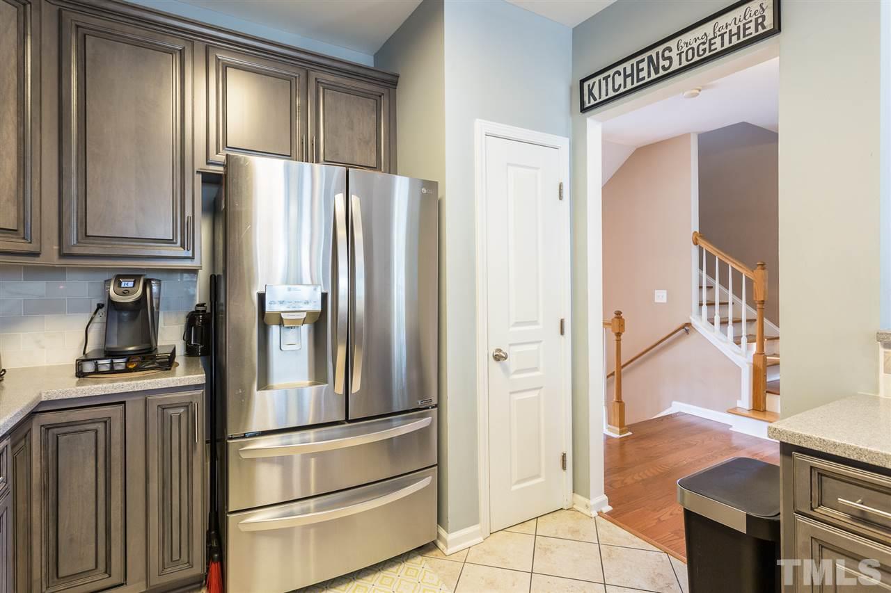 5514 Crescentview Parkway Raleigh, NC 27606 - Photo 7 of 29