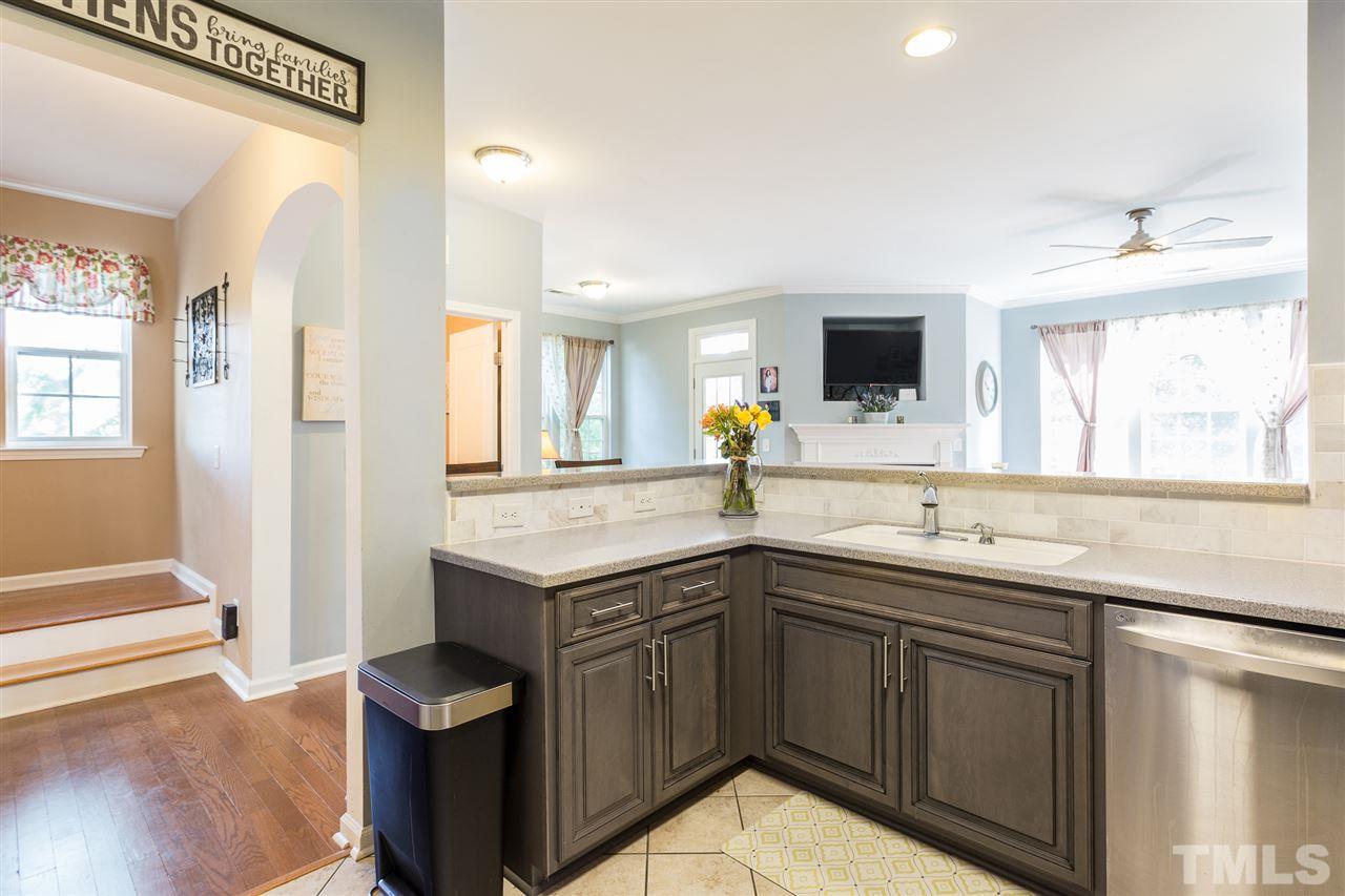 5514 Crescentview Parkway Raleigh, NC 27606 - Photo 8 of 29