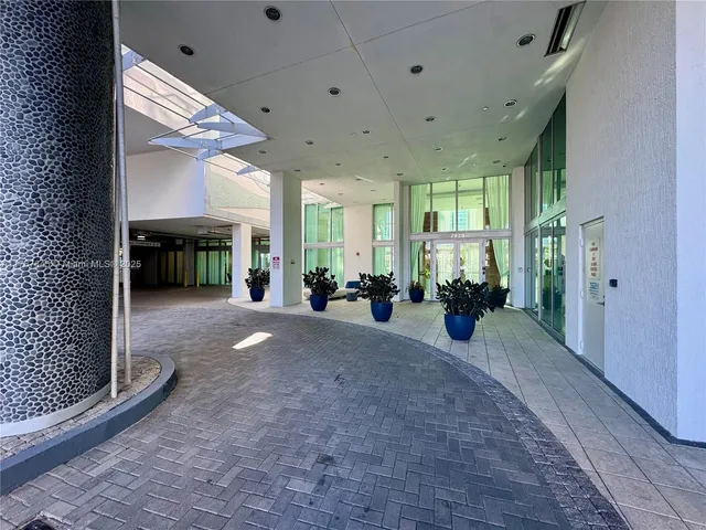 $850,000 | 7930 East Drive, Unit 1008, North Bay Village, FL 33141