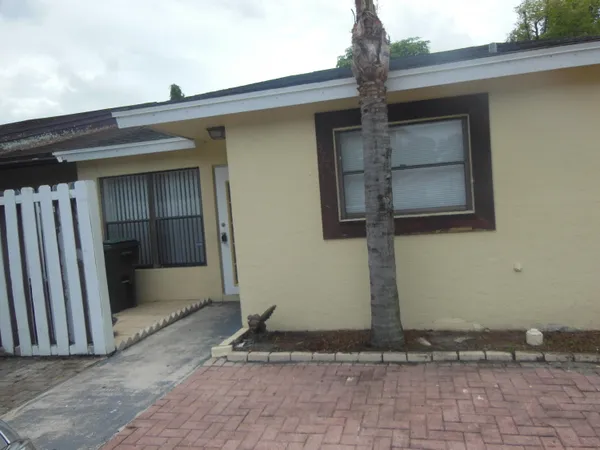 $2,300 | 3775 Mil-Run Court, Greenacres, FL 33463