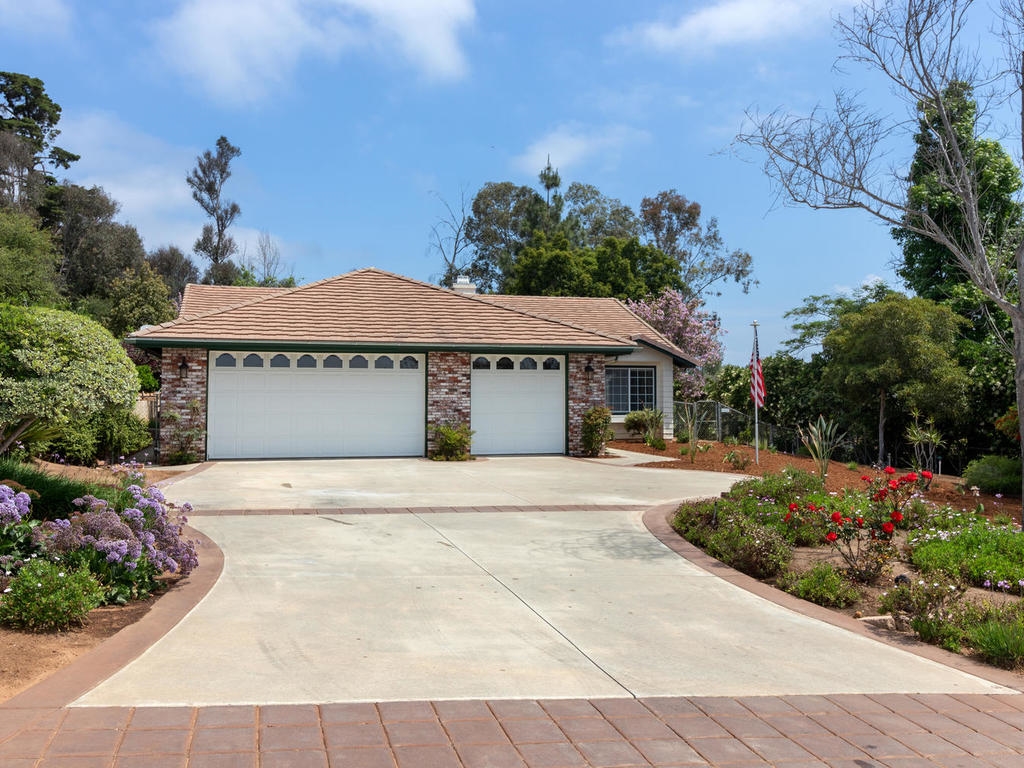 279 Rhesa Lane Fallbrook, CA 92028 - Photo 1 of 25