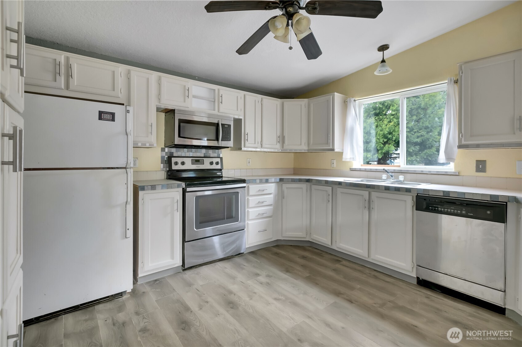 11914 Nels Peters Road Everett, WA 98208 - Photo 8 of 23