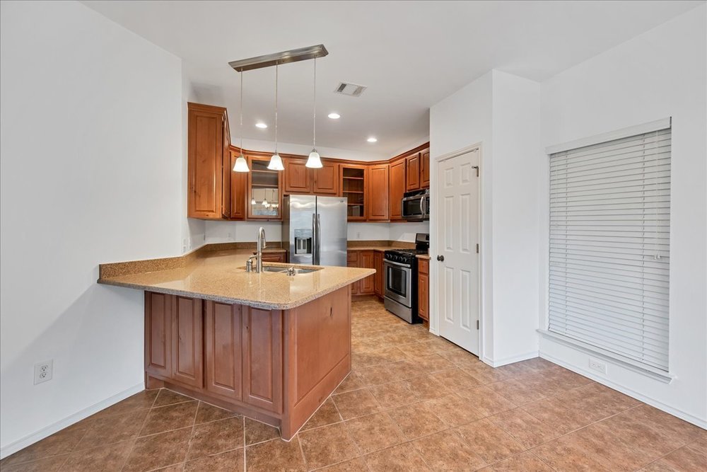 4600 Rivka Cove Austin, TX 78741 - Photo 13 of 31