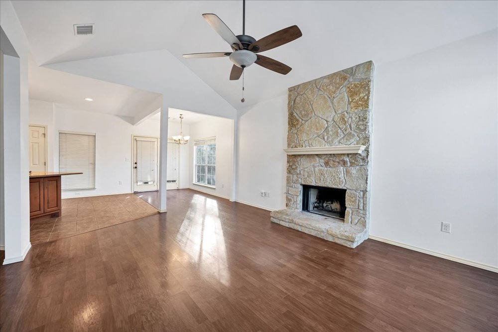 4600 Rivka Cove Austin, TX 78741 - Photo 8 of 31