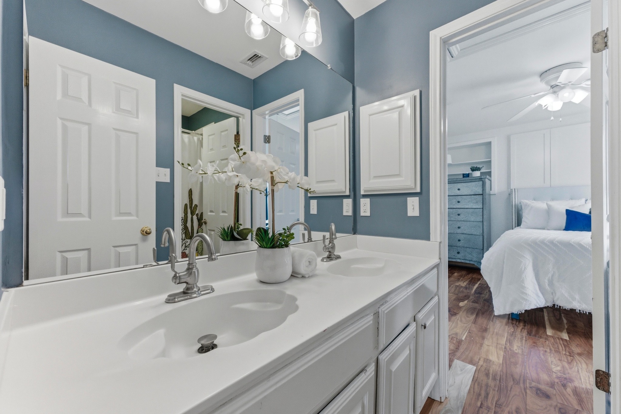5705 Ballenton Court Austin, TX 78739 - Photo 22 of 30 Bathroom