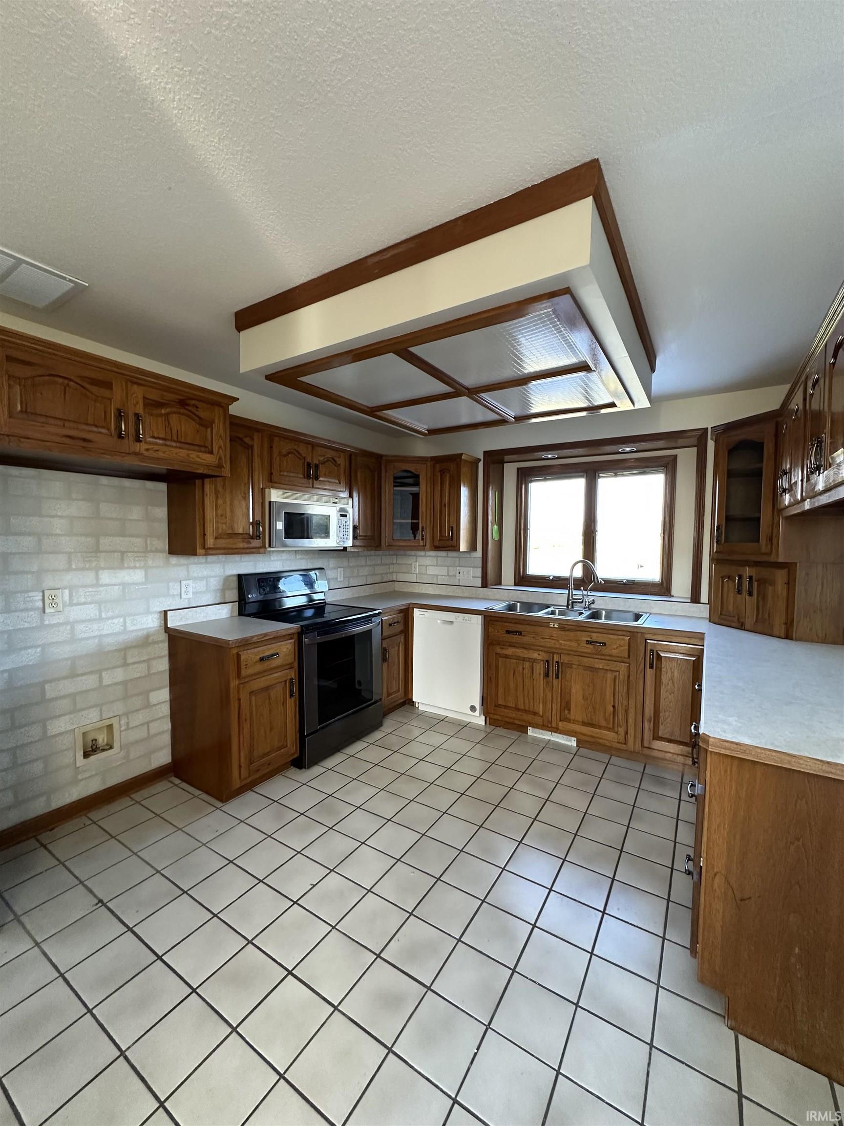 22611 Campbell Road Spencerville, IN 46788 - Photo 8 of 11