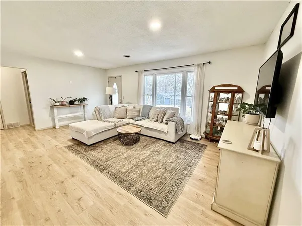 $360,000 | 619 Katy Drive, Maryville, MO 64468