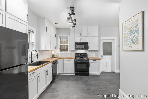 $450,000 | 556 Lafayette Avenue Southeast, Grand Rapids, MI 49503