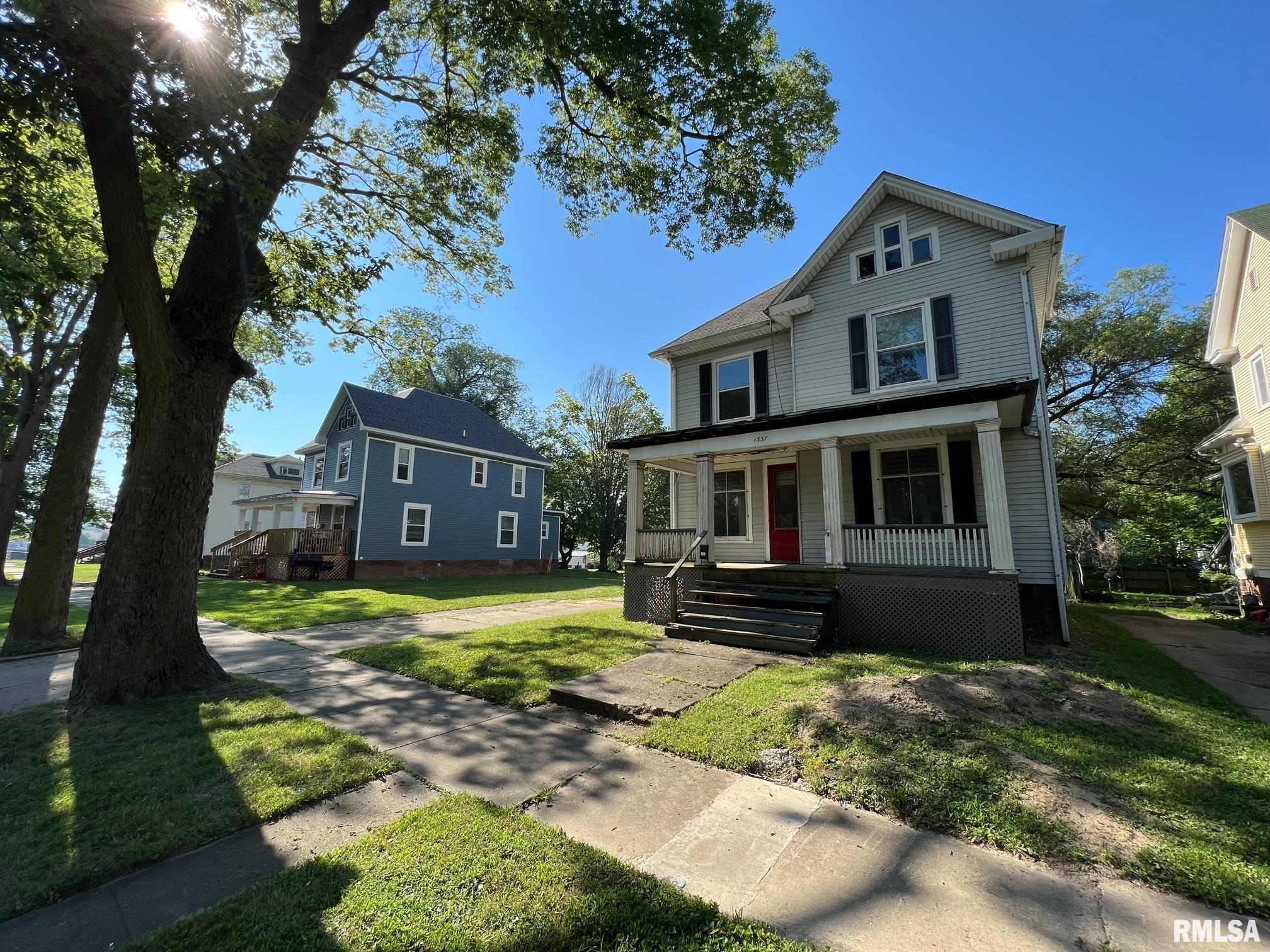 1337 West Macon Street Decatur, IL 62522 - Photo 1 of 25