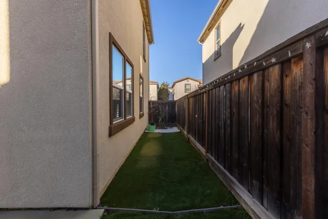 a view of a car in front of a house
