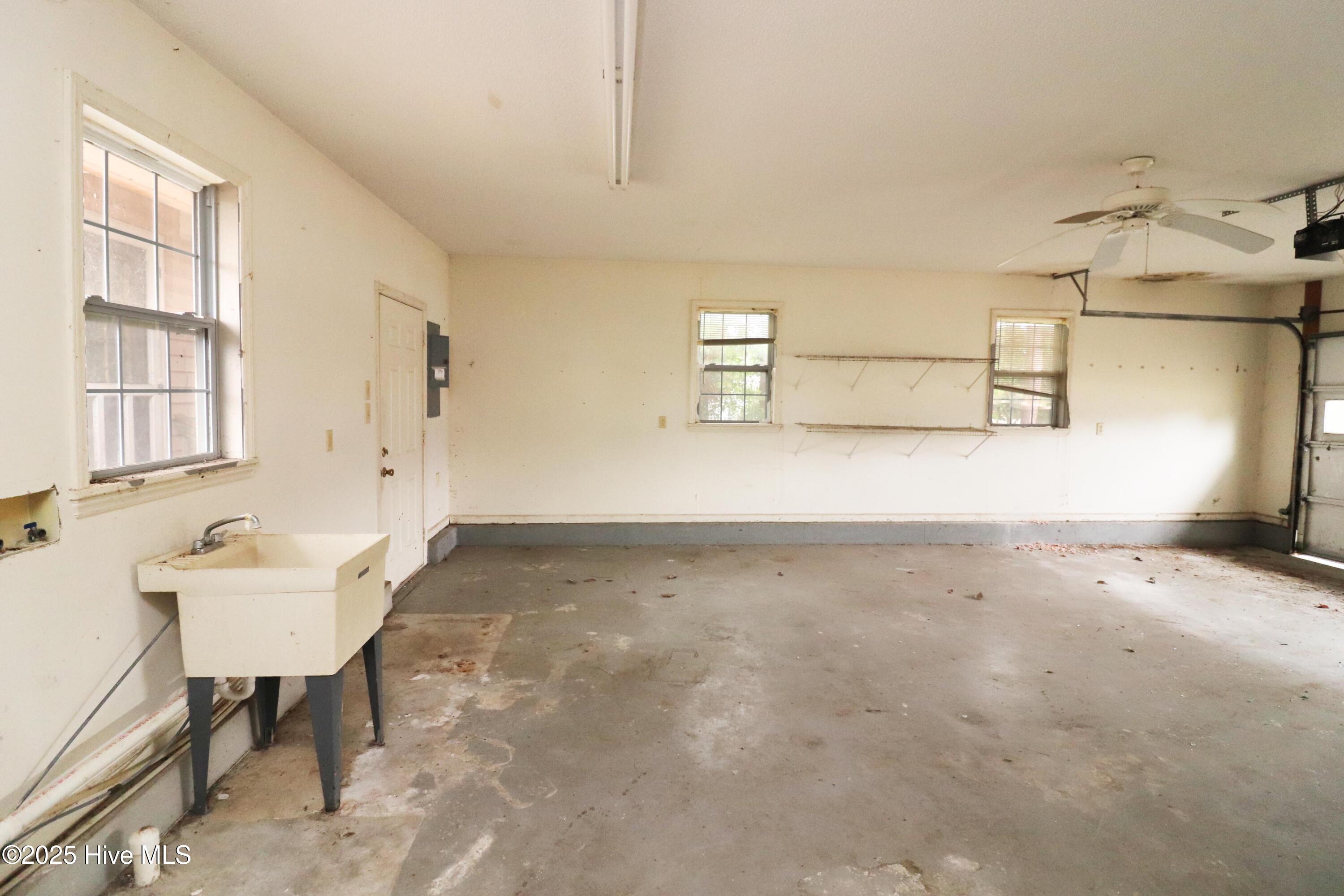 118 Turtle Court Newport, NC 28570 - Photo 29 of 36 garage2