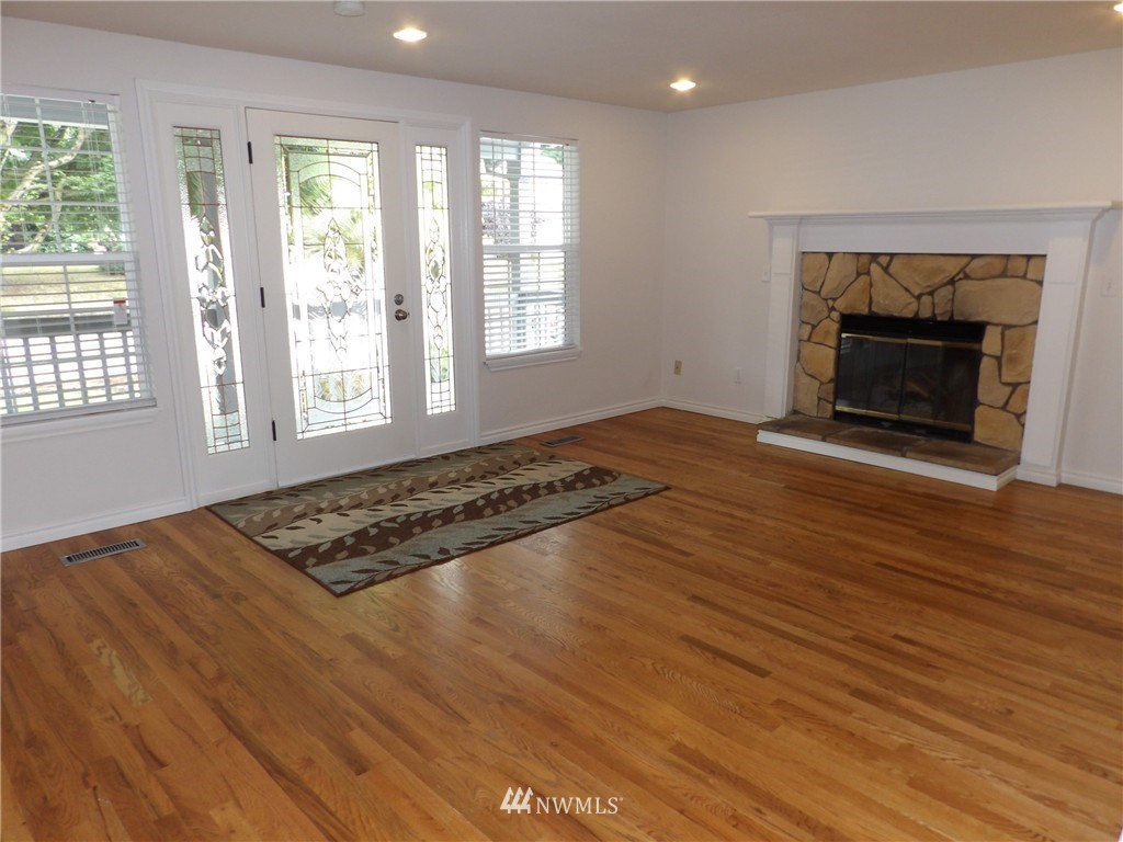18516 22nd Drive Southeast Bothell, WA 98012 - Photo 6 of 25 Gallery Image 6
