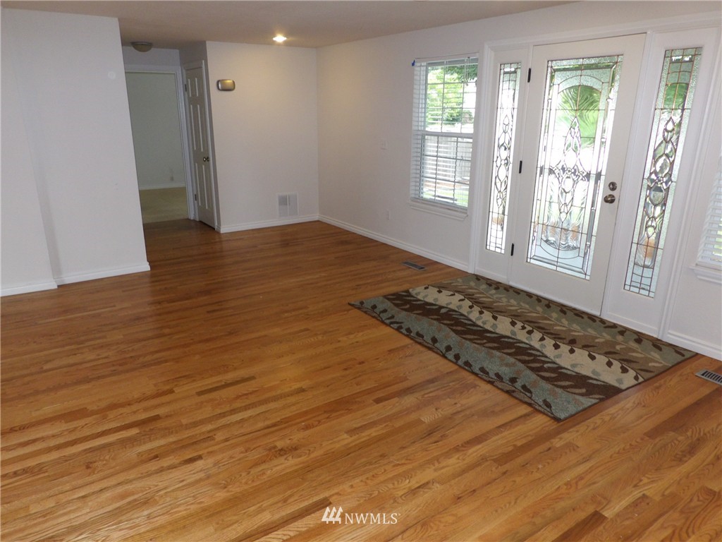 18516 22nd Drive Southeast Bothell, WA 98012 - Photo 7 of 25 Gallery Image 7