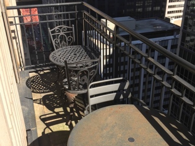 212 West Washington Street, Unit 2002 Chicago, IL 60606 - Photo 3 of 10