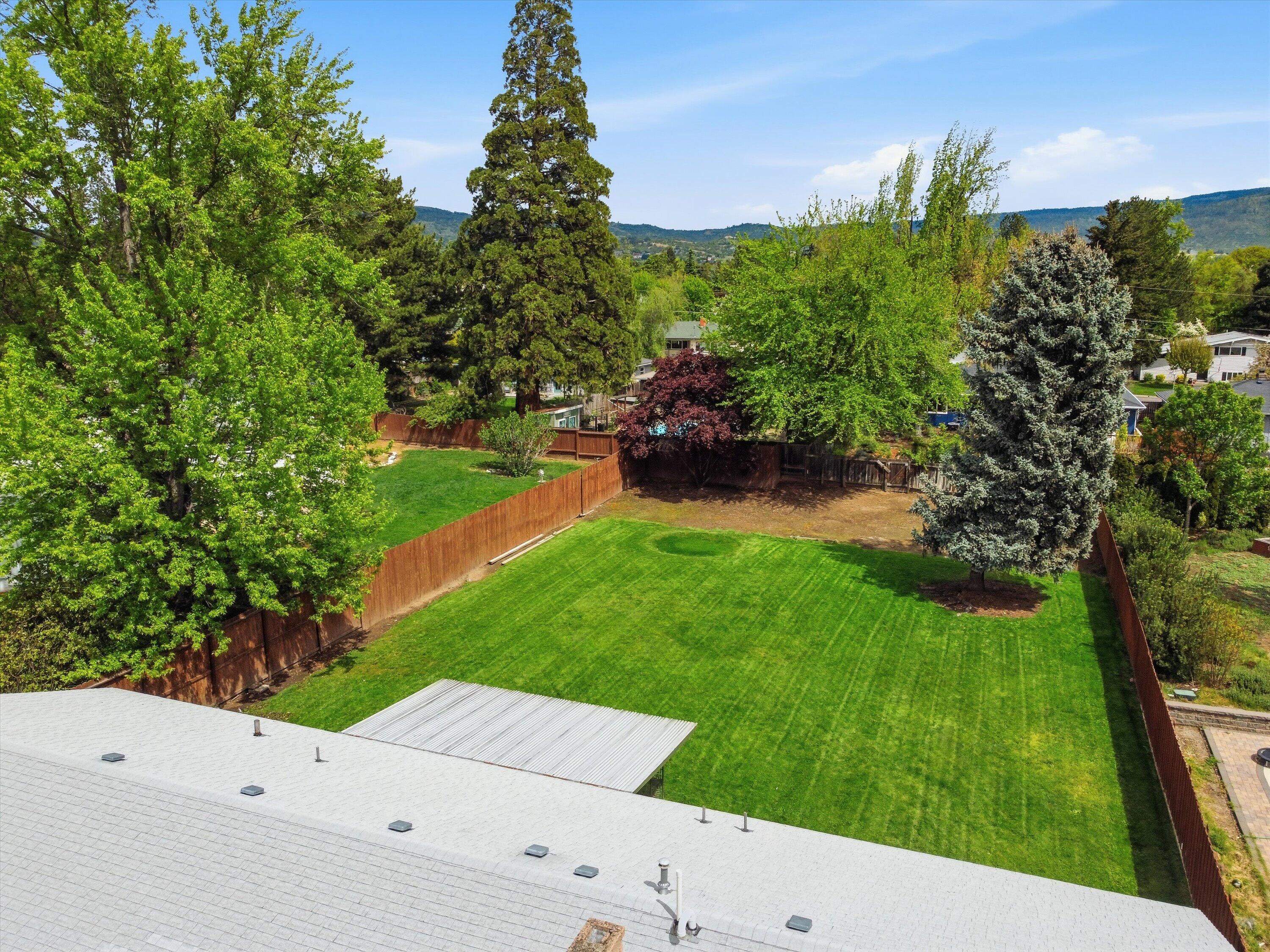 689 South Modoc Avenue Medford, OR 97504 - Photo 38 of 47 Aerial view of backyard