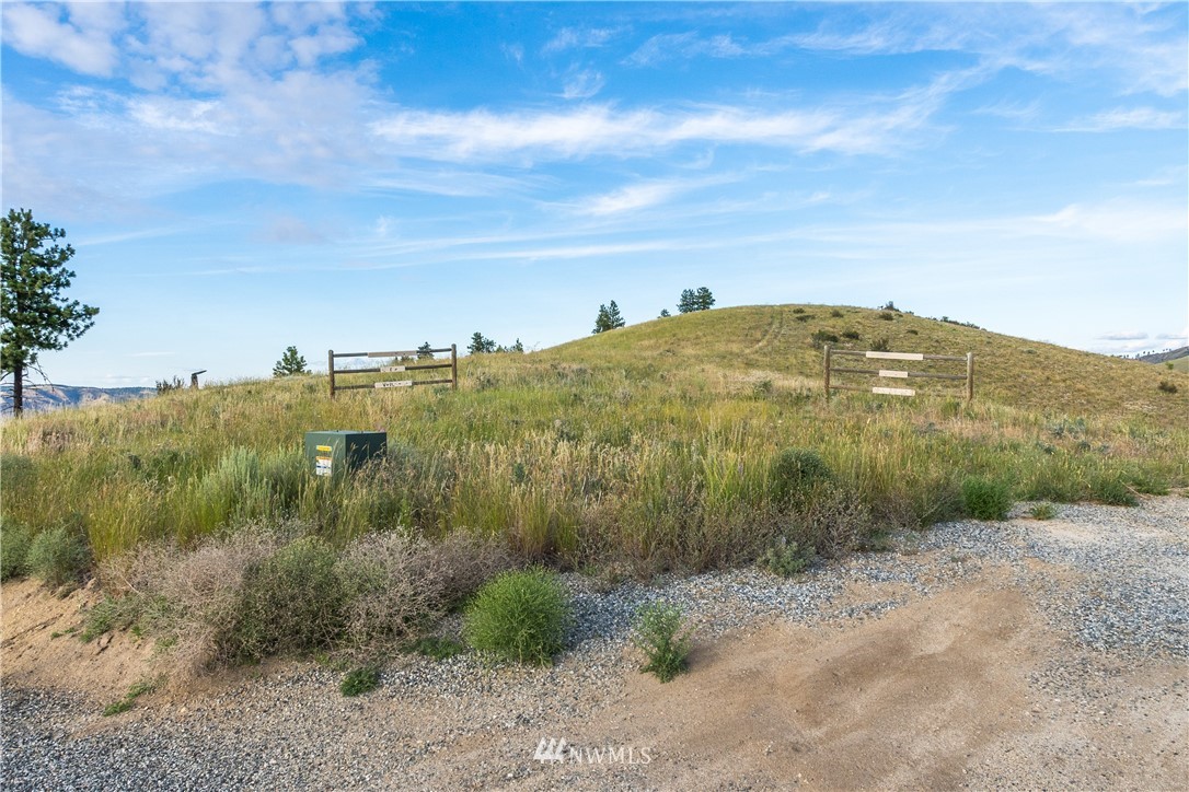 244 Hawks Ridge Road Chelan, WA 98816 - Photo 17 of 25 Gallery Image 17