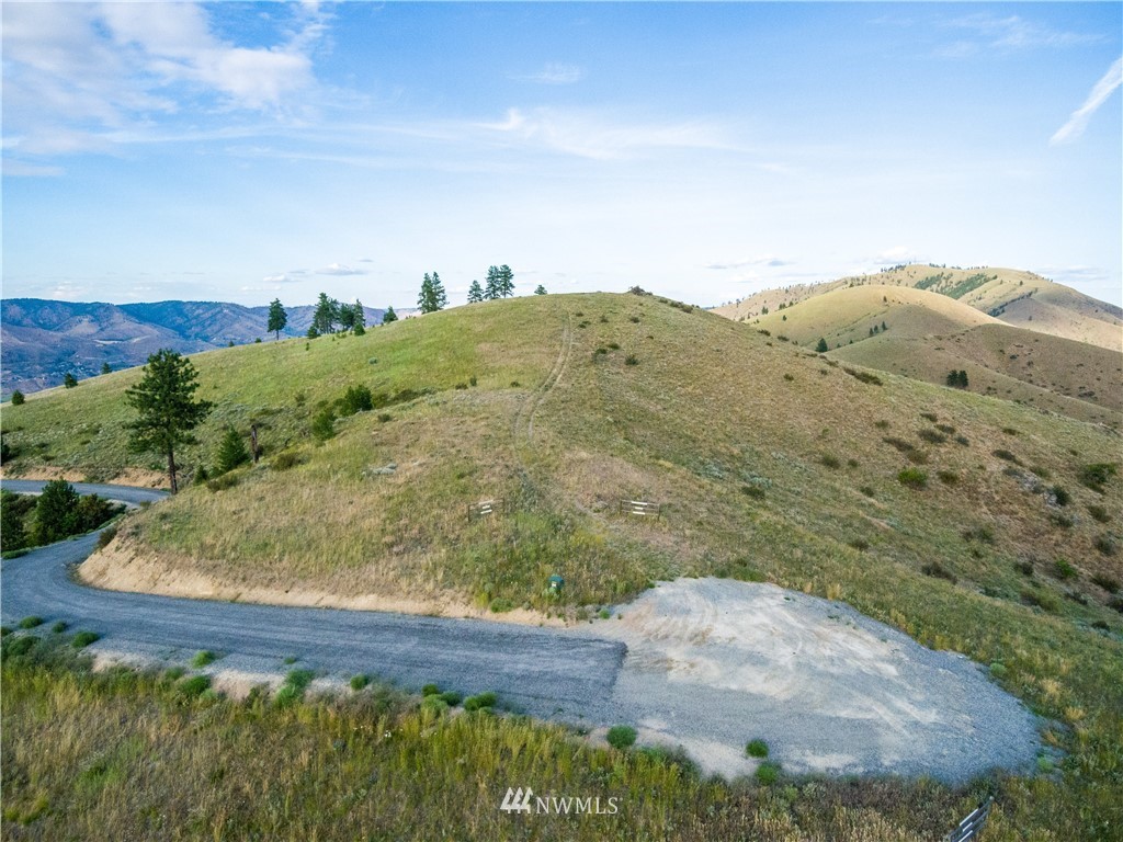 244 Hawks Ridge Road Chelan, WA 98816 - Photo 18 of 25 Gallery Image 18
