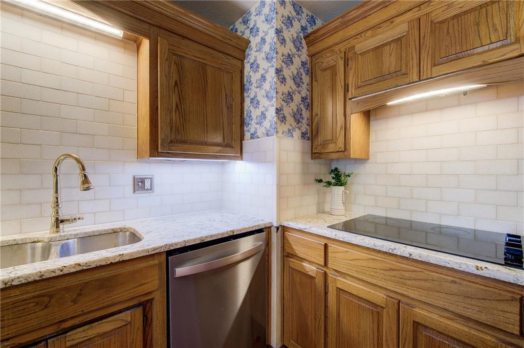 236 Southwest Raintree Drive Lee's Summit, MO 64082 - Photo 12 of 35