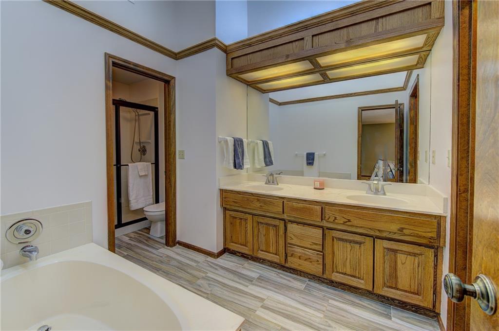 236 Southwest Raintree Drive Lee's Summit, MO 64082 - Photo 19 of 35