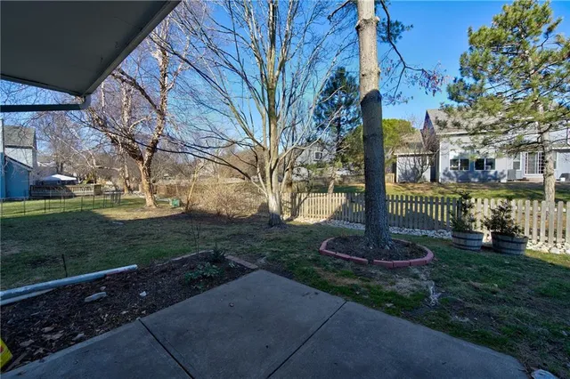 $299,000 | 236 Southwest Raintree Drive, Lee's Summit, MO 64082