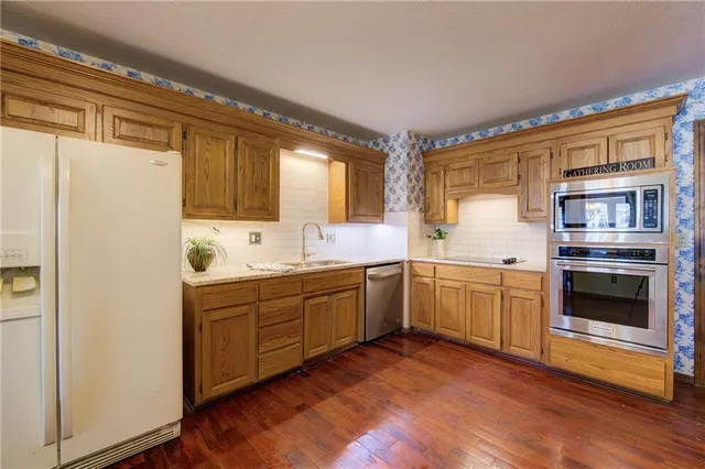 $299,000 | 236 Southwest Raintree Drive, Lee's Summit, MO 64082