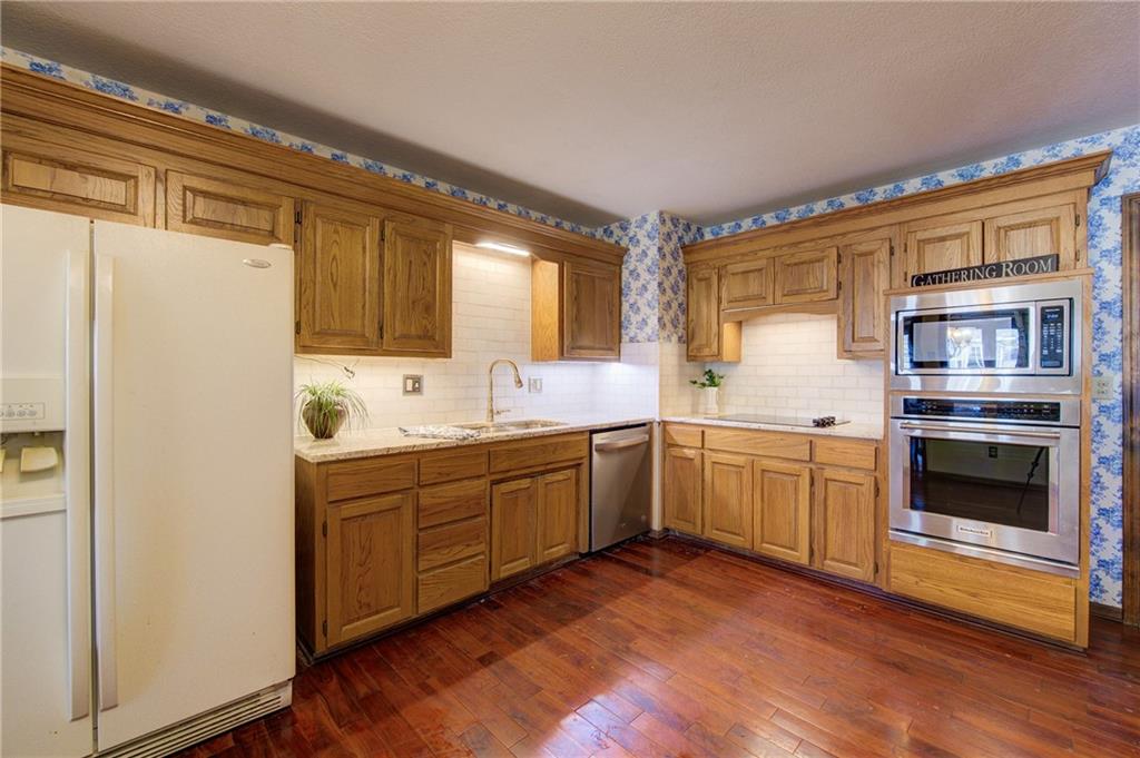 236 Southwest Raintree Drive Lee's Summit, MO 64082 - Photo 9 of 35