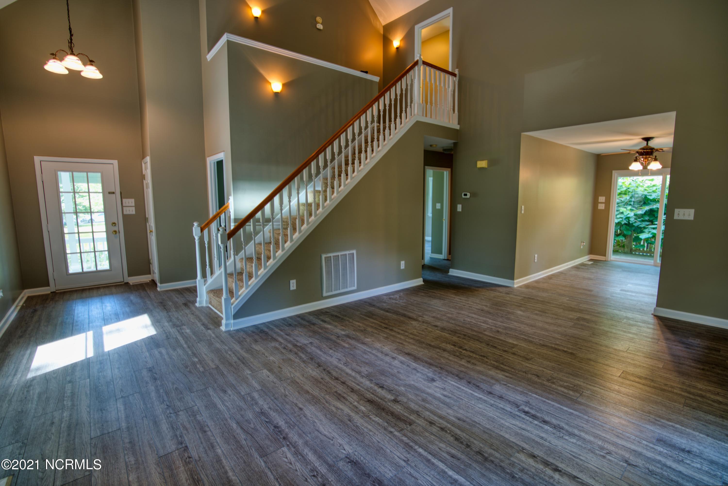 406 Riverside Lane Stella, NC 28582 - Photo 21 of 41 Living Room