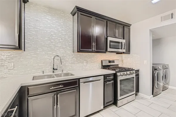 $2,300 | 7609 Almeria Street, Las Vegas, NV 89128